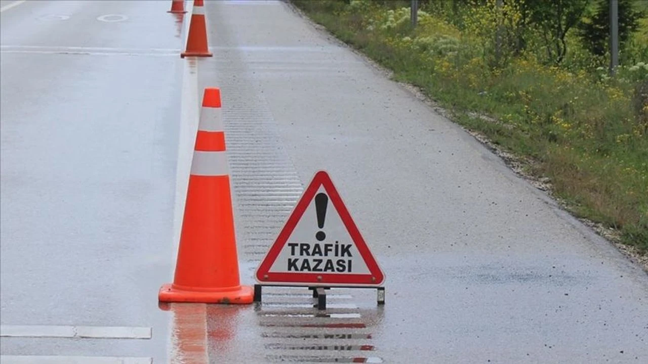 Ülkede yaşanan trafik kazalarında 2'si yaya 4 kişi yaralandı, 2 araç sürücüsü alkolden tutuklandı