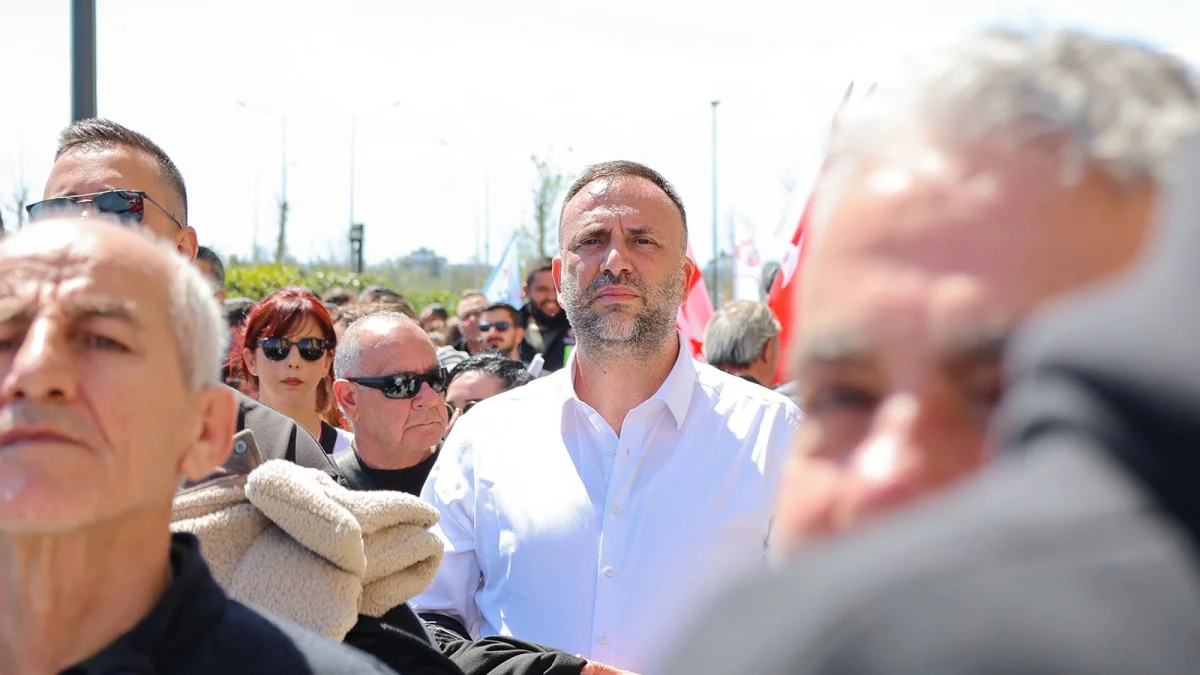 “Emekçinin ekmeğiyle oynamayın, işten çıkarma girişimlerini geri çekin”
