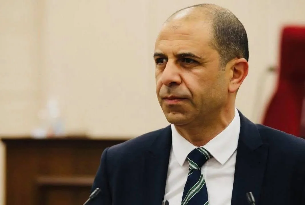 Özersay, teknoloji şirketlerine yönelik serbest bölge projesini anlattı