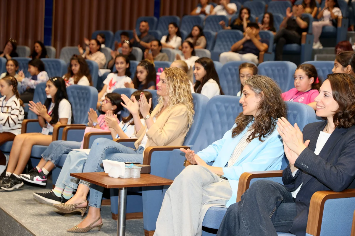 Nilden Bektaş Erhürman, Çoksesli Çocuk ve Gençlik Koroları'nın provalarını ziyaret etti