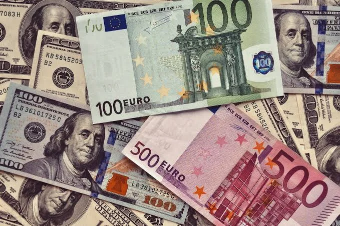 Serbest Piyasada Döviz Güne Hareketli Başladı